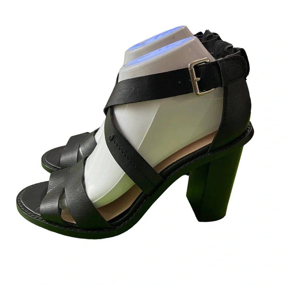 Tahari MADE heels Size 8.5